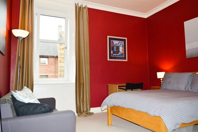 Colourful 1 Bedroom Apartment Near Edinburgh Centre