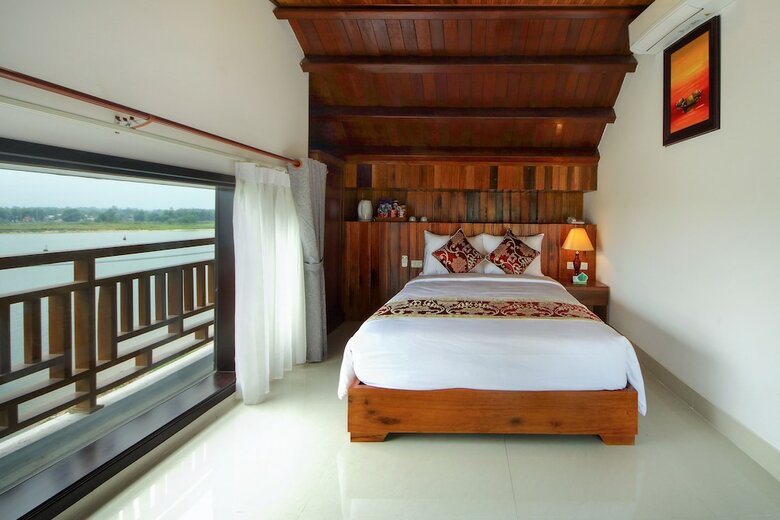 Hotel Threeway Riverside Villa