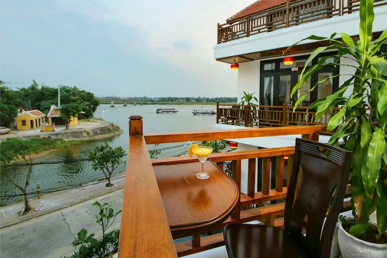 Hotel Threeway Riverside Villa