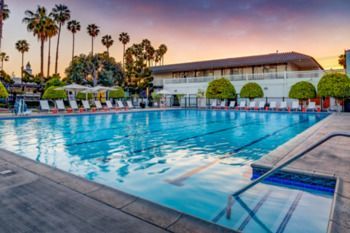 Anaheim Plaza Hotel