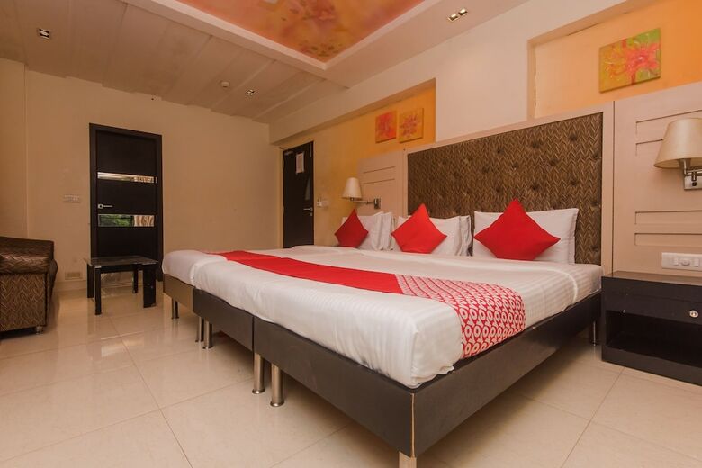 Oyo 22061 Hotel Khwaishh Presidency