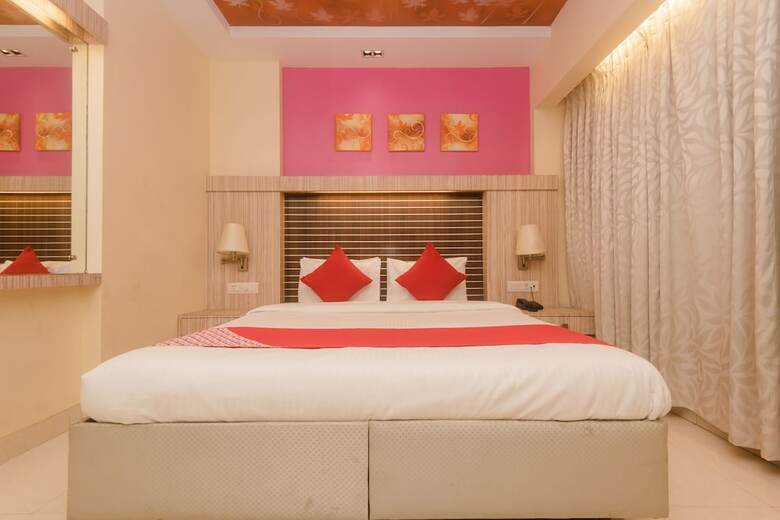 Oyo 22061 Hotel Khwaishh Presidency