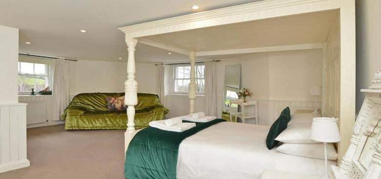 Golden Lion House - Historic Townhouse