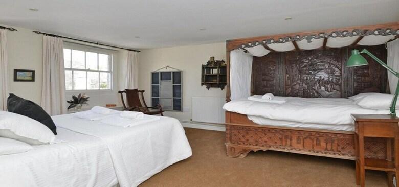 Golden Lion House - Historic Townhouse