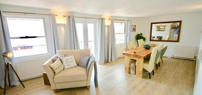 Crab Shack - Luxury Duplex Apartment