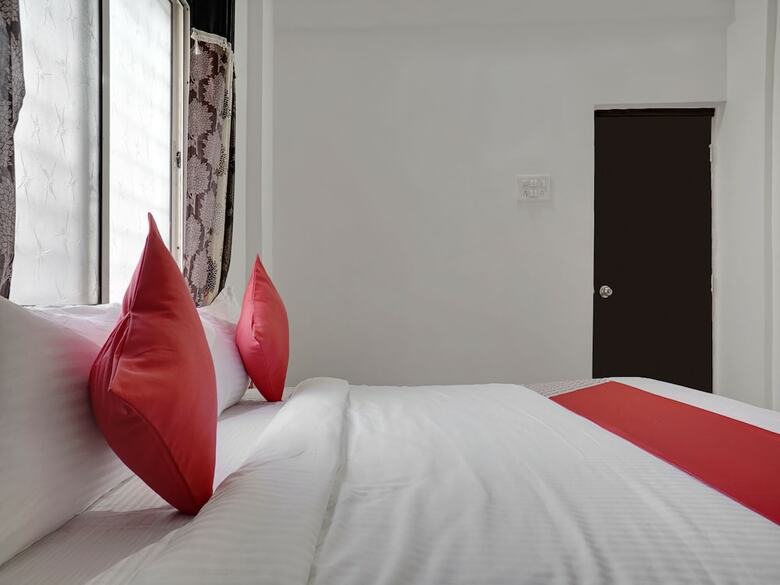 Oyo 27821 Hotel Royal Inn Pune