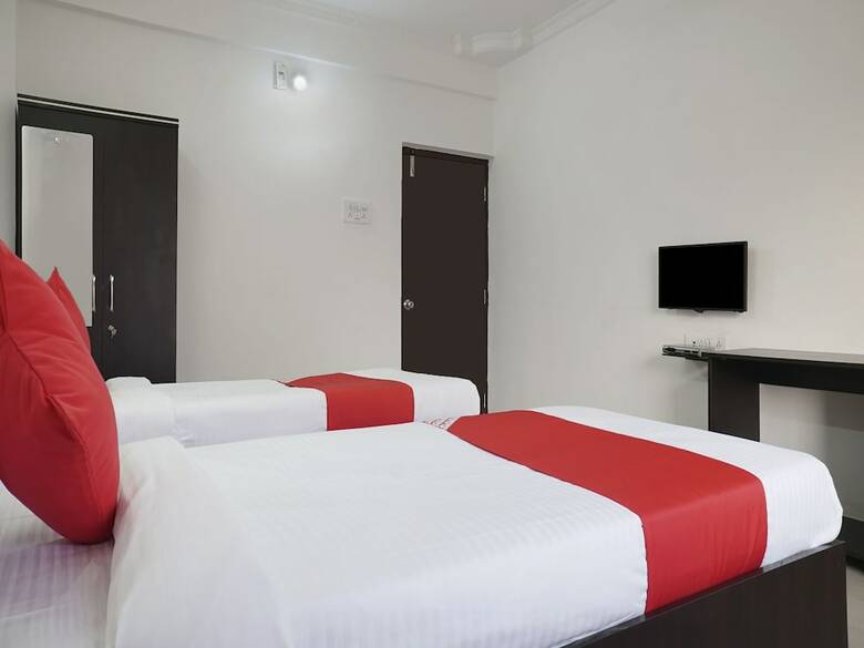 Oyo 27821 Hotel Royal Inn Pune