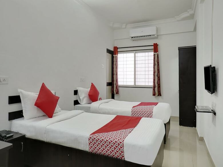 Oyo 27821 Hotel Royal Inn Pune