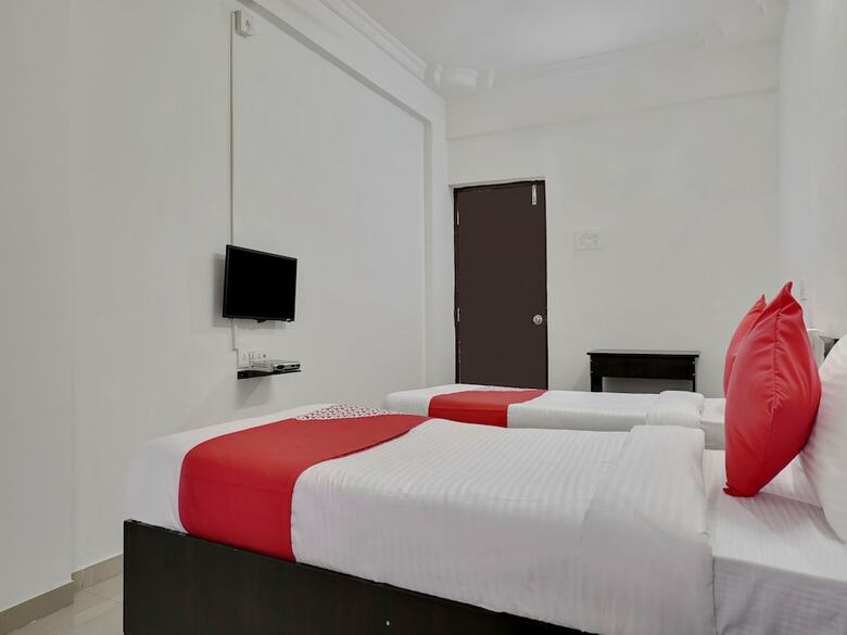 Oyo 27821 Hotel Royal Inn Pune