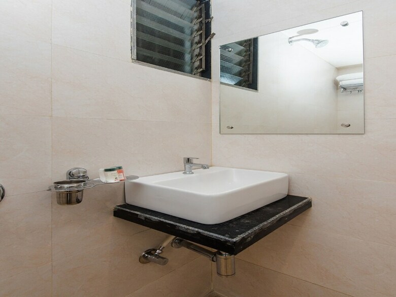 Oyo 27821 Hotel Royal Inn Pune