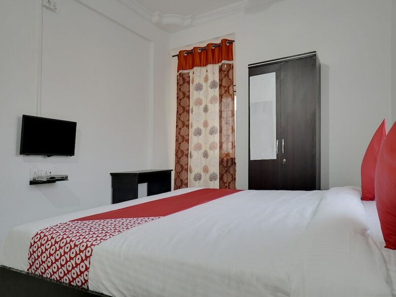 Oyo 27821 Hotel Royal Inn Pune