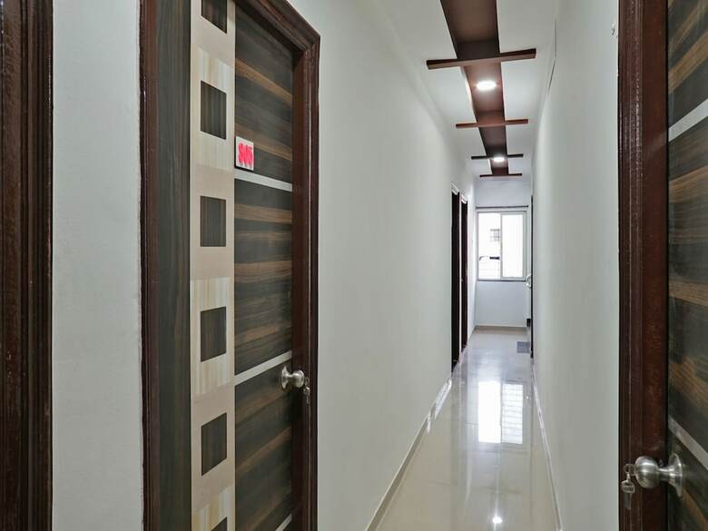 Oyo 27821 Hotel Royal Inn Pune