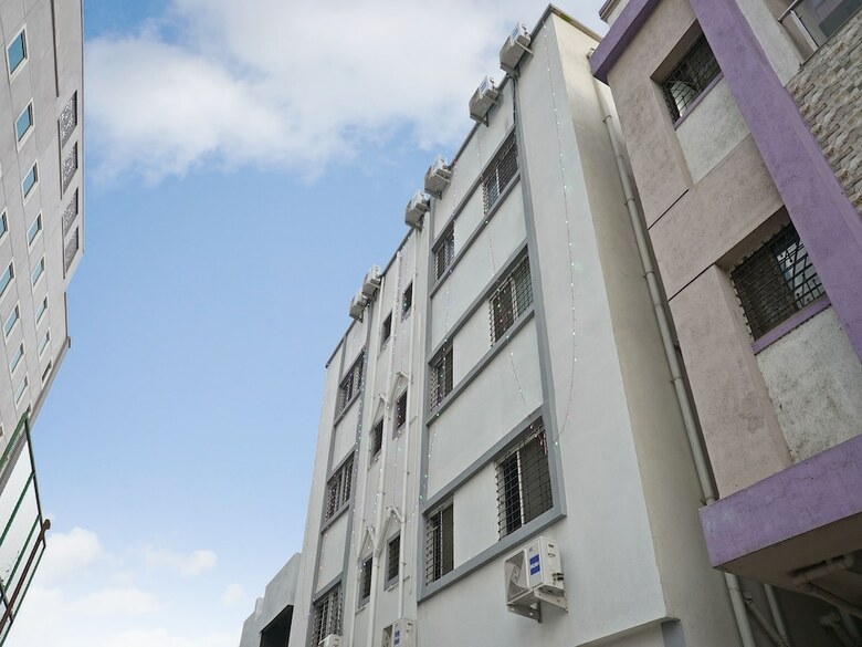 Oyo 27821 Hotel Royal Inn Pune