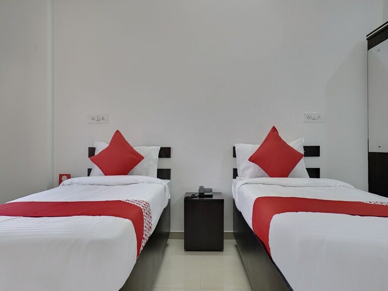 Oyo 27821 Hotel Royal Inn Pune
