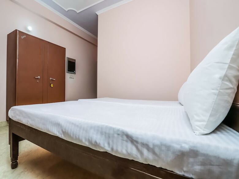 Apartamentos Oyo 27881 Living Sector 135