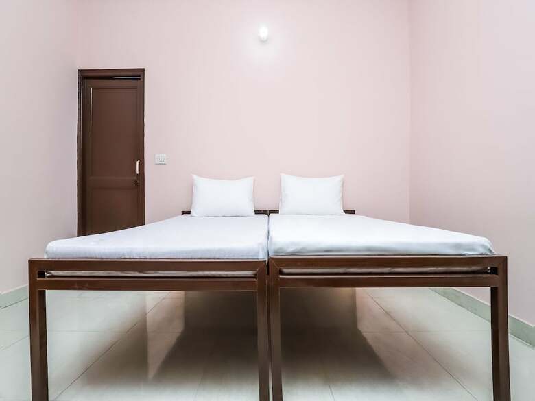 Apartamentos Oyo 27881 Living Sector 135