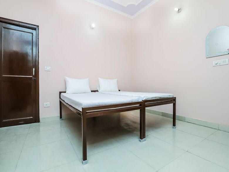 Apartamentos Oyo 27881 Living Sector 135
