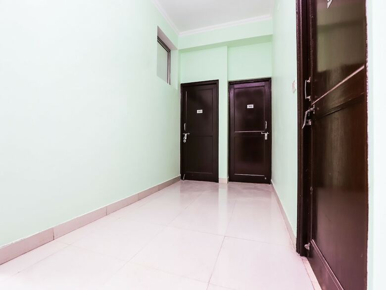 Apartamentos Oyo 27881 Living Sector 135