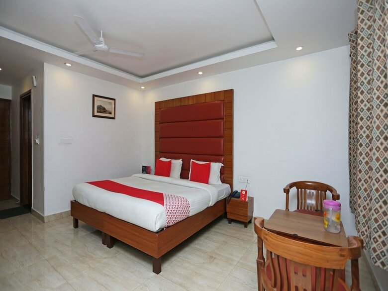 Oyo 10653 Hotel Clark
