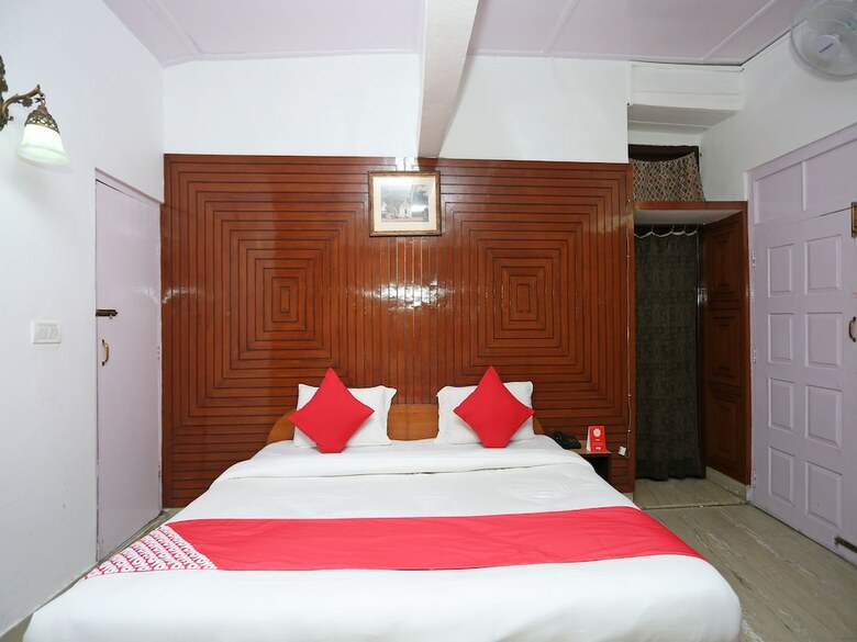 Oyo 10653 Hotel Clark