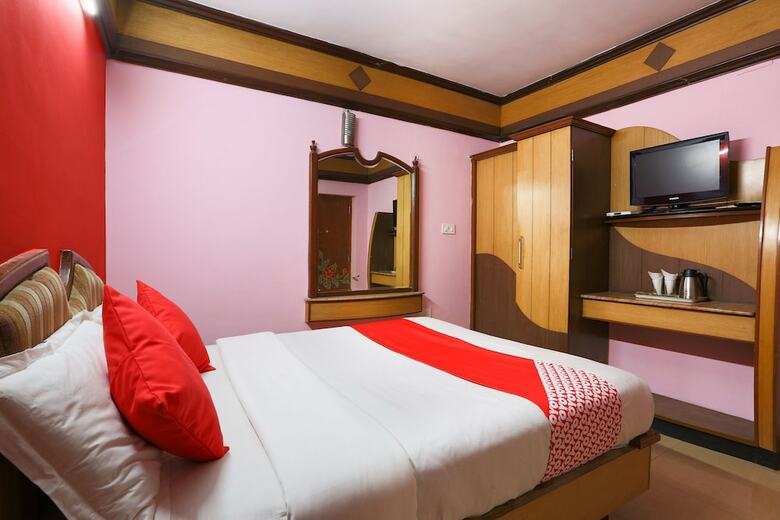 Hotel Oyo 24364 Shiv Shanthi Grand