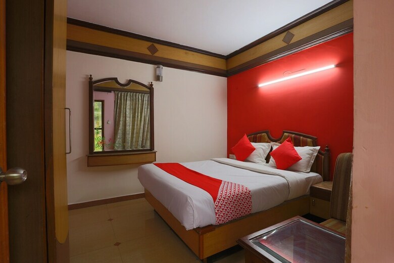 Hotel Oyo 24364 Shiv Shanthi Grand