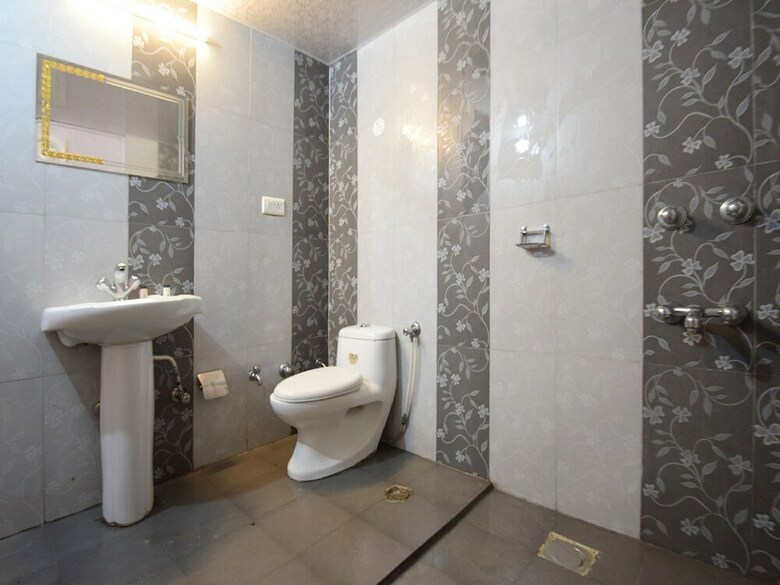 Hotel Oyo 24364 Shiv Shanthi Grand