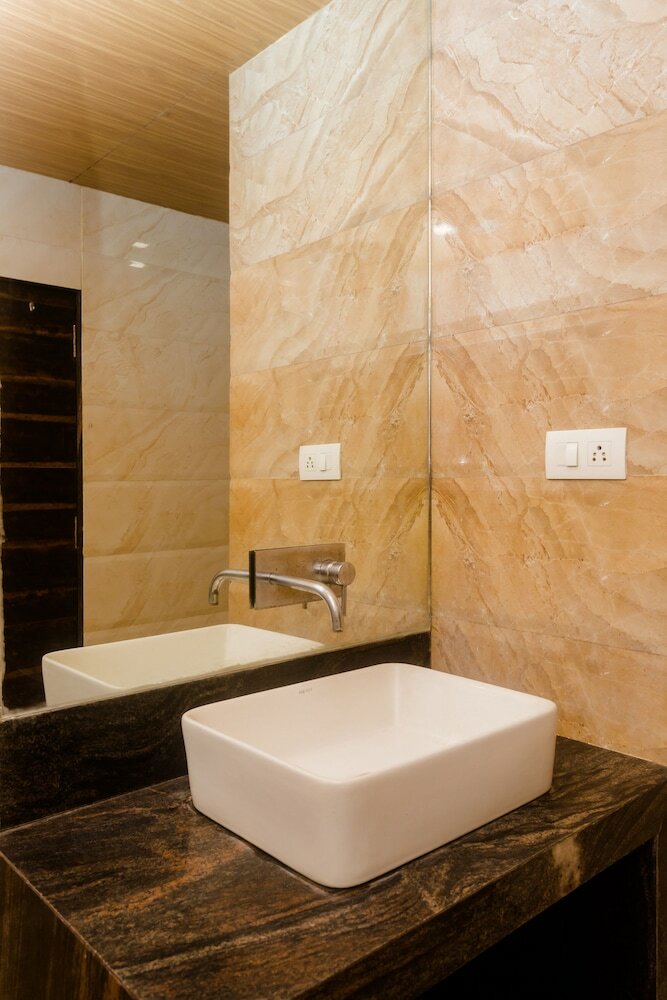 Capital O 27600 Hotel Sai Plaza
