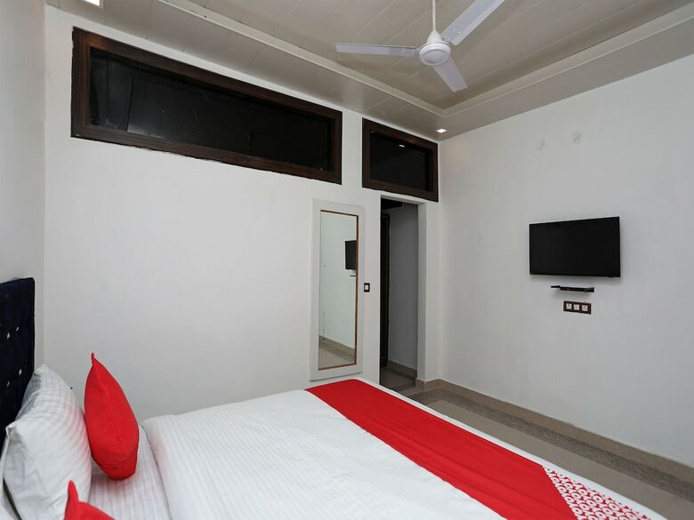 Oyo 14945 Hotel Uk-07