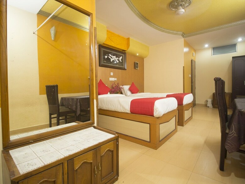 Oyo 16041 Hotel Golden Moments