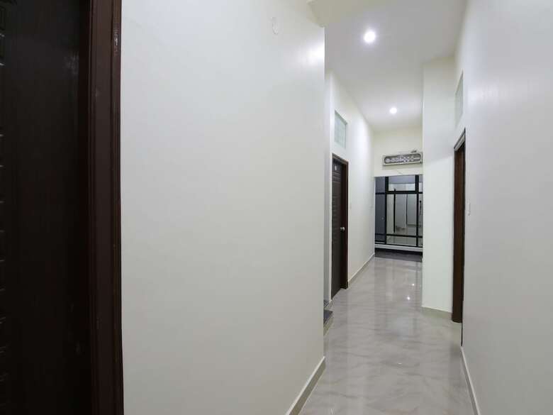 Hotel Oyo 26630 Mathura Inn