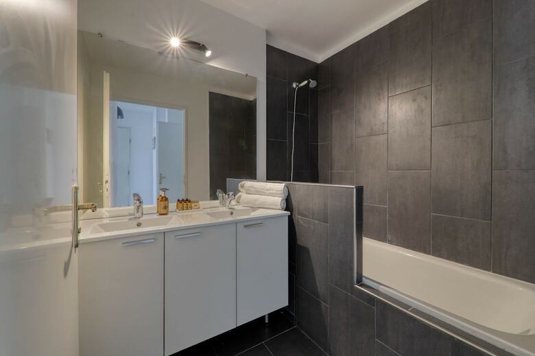 Victoria Apartment