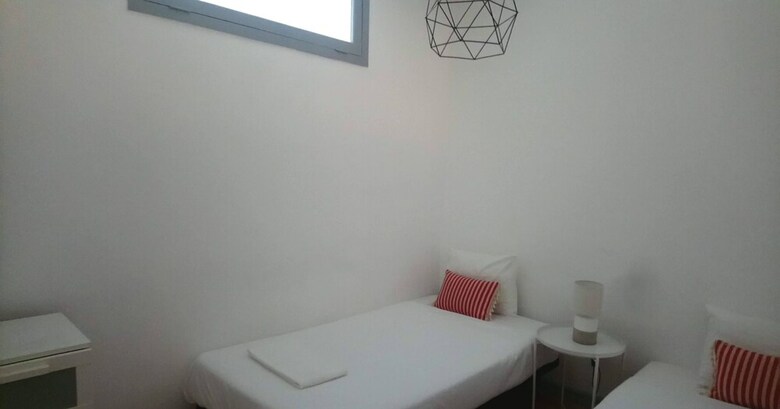 Stunning Apartment With Yard In Alfama