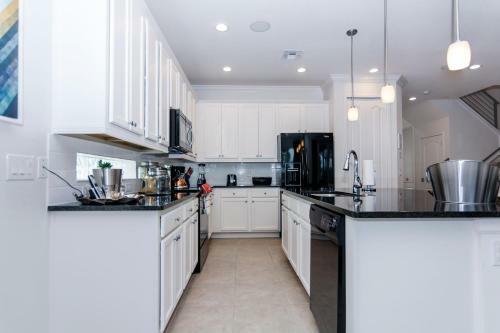 Dream Vacation Home 15 Min To Disney Bv577