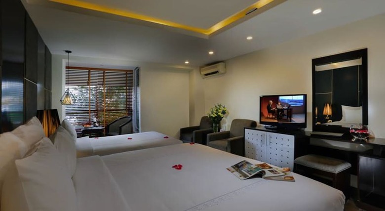 Rising Dragon Palace Hotel