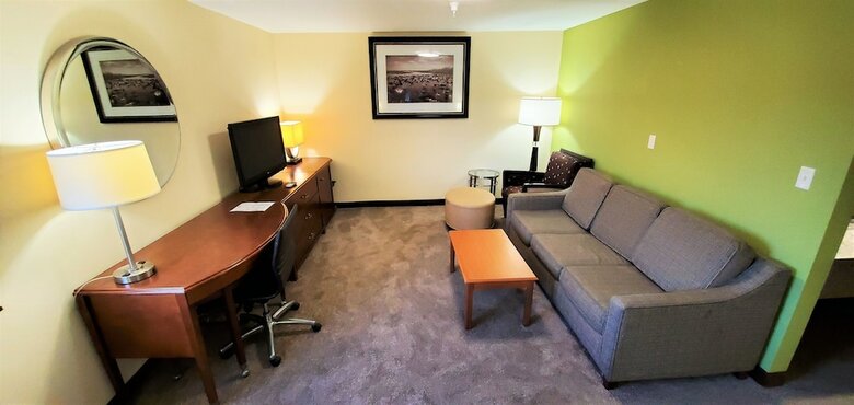 Hotel Travel Inn & Suites
