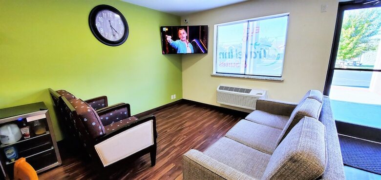 Hotel Travel Inn & Suites