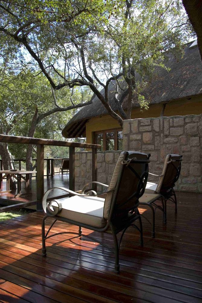 Posada Shumbalala Game Lodge