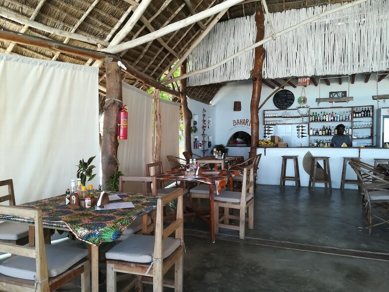 Bed & Breakfast Bahari Pizza Restaurant And Bungalows