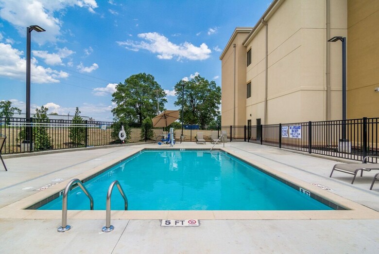 Hotel Comfort Inn And Suites
