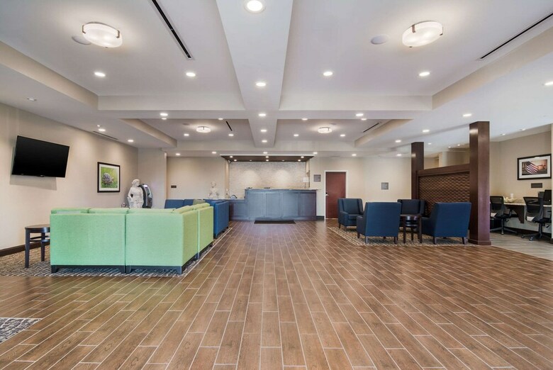 Hotel Comfort Inn And Suites
