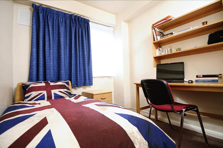 Hostal Park House (student Accommodation)