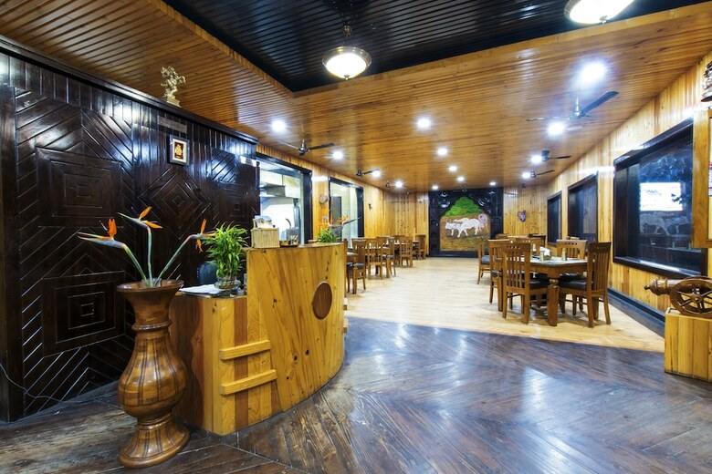 Hotel Crimson Park Residency-the Pahadi