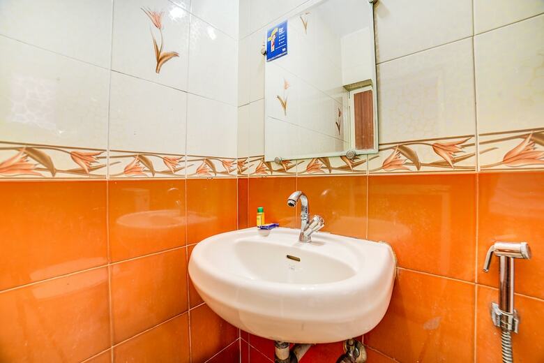 Hotel Fabexpress Purushottam Residency