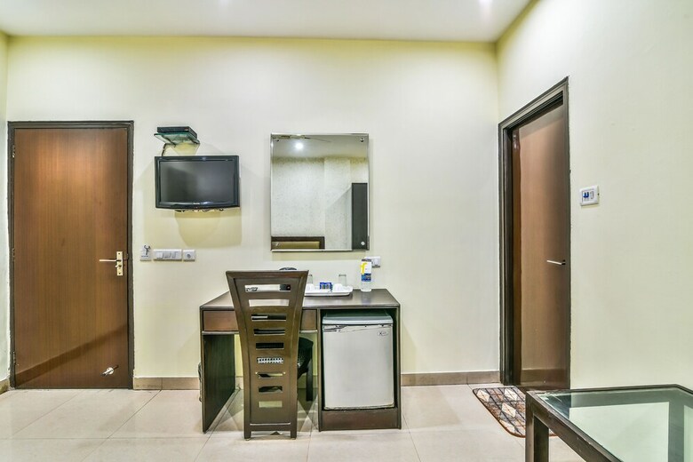 Fabhotel Kingston