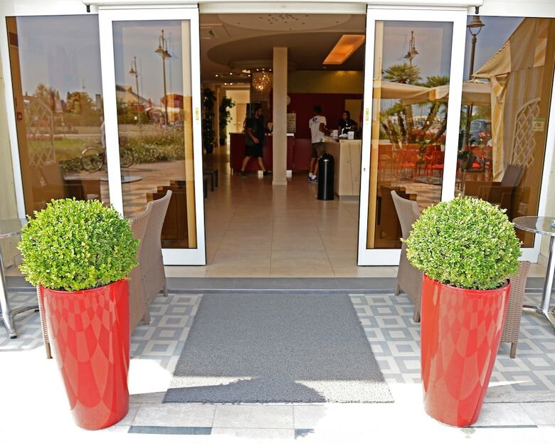 Cosmopol Hotel