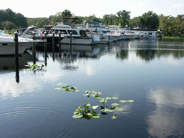 Hotel Astor Bridge Marina & Motel