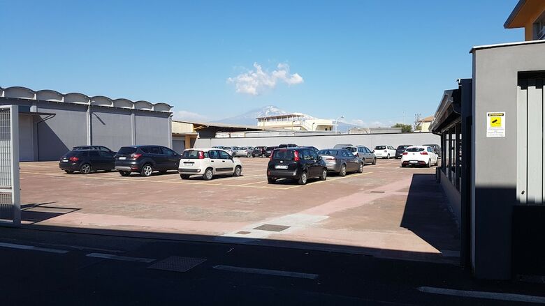 Hotel Etna Parking