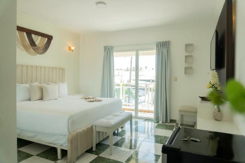 Hotel Checkin El Cortecito