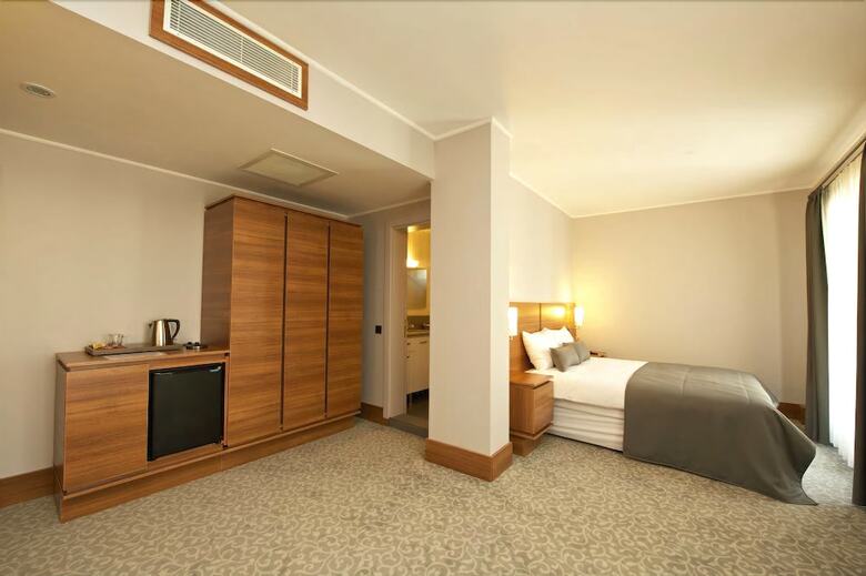 Hotel 117